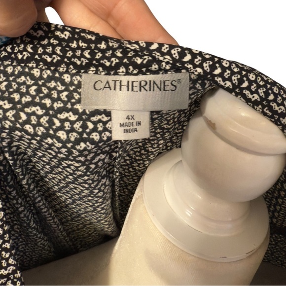 Catherines Black White Floral Blouse 4X Button Front Tie Sleeve Top - Picture 8 of 9